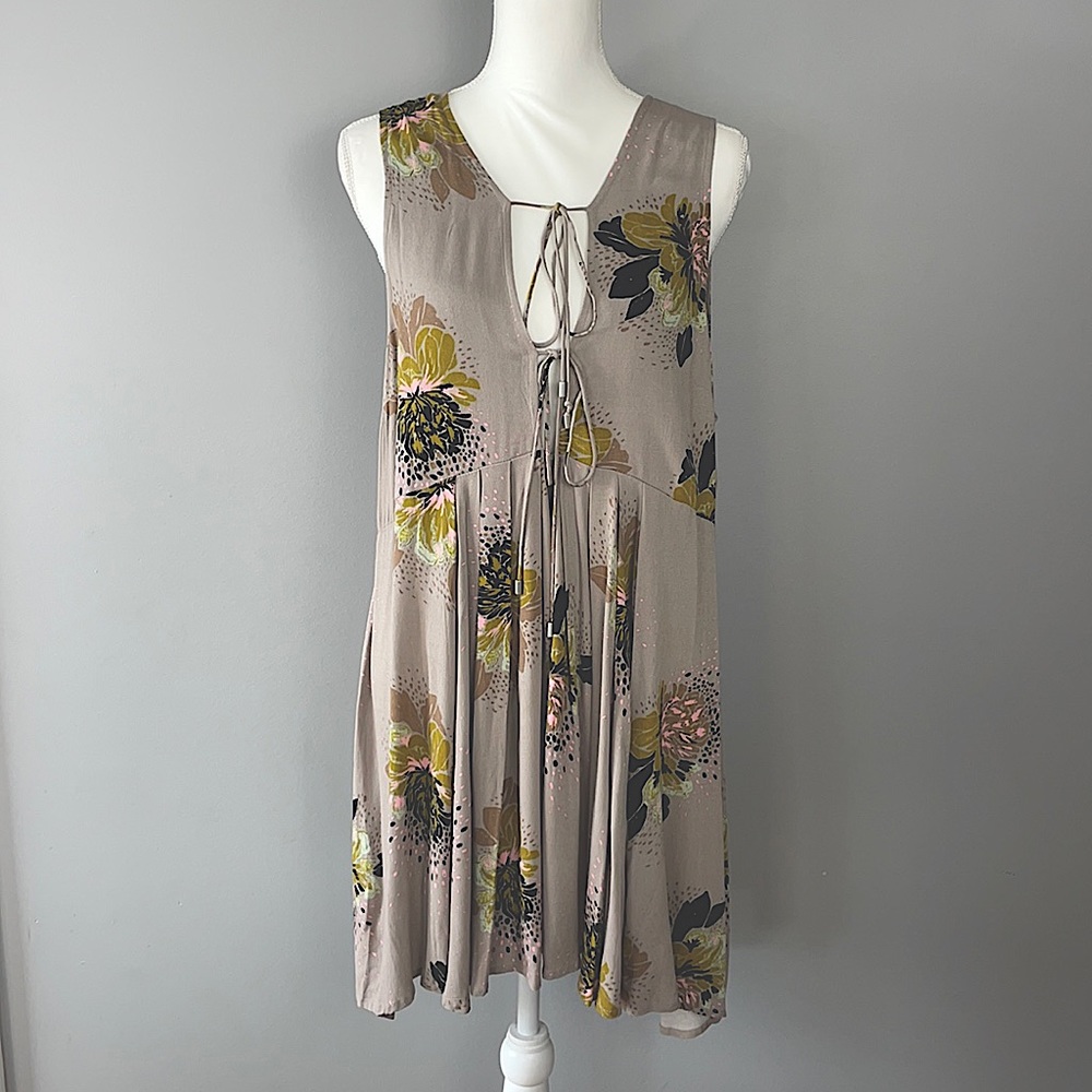 Free People Lovely Day Printed Tunic/Mini Dress in Taupe. Size Medium.